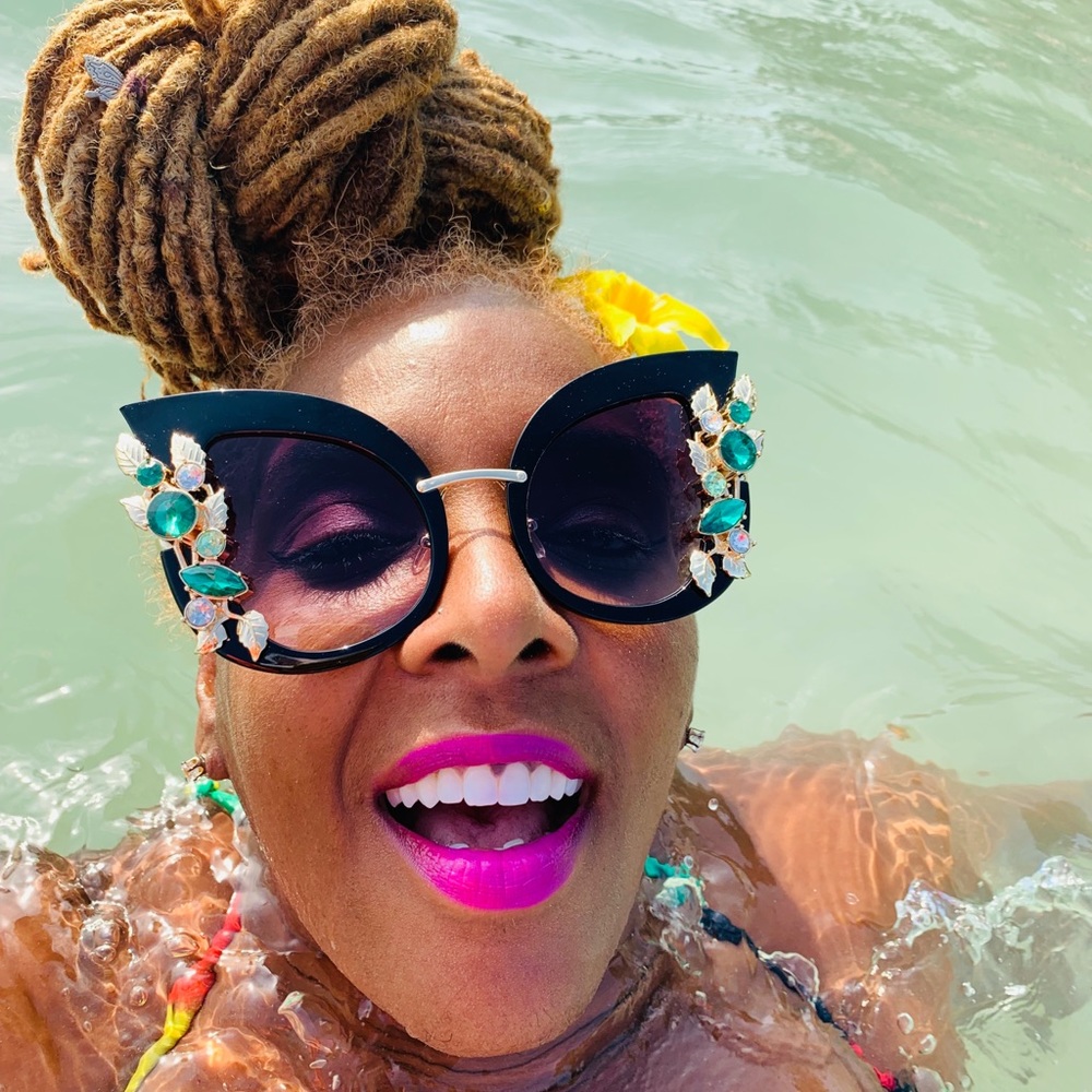 Black Embellished Sunglasses! 😎